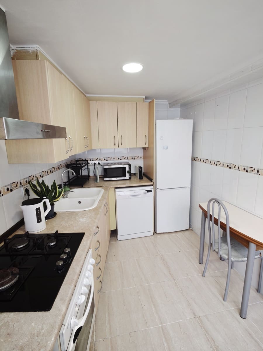 3 bedroom Apartment for rent in Valencia city - € 1,200 (Ref: 9948505)