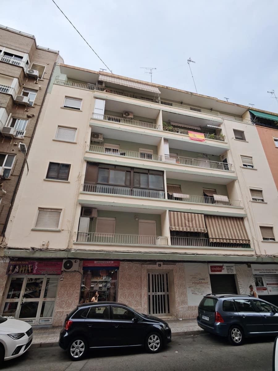 3 bedroom Apartment for rent in Valencia city - € 1,200 (Ref: 9948505)