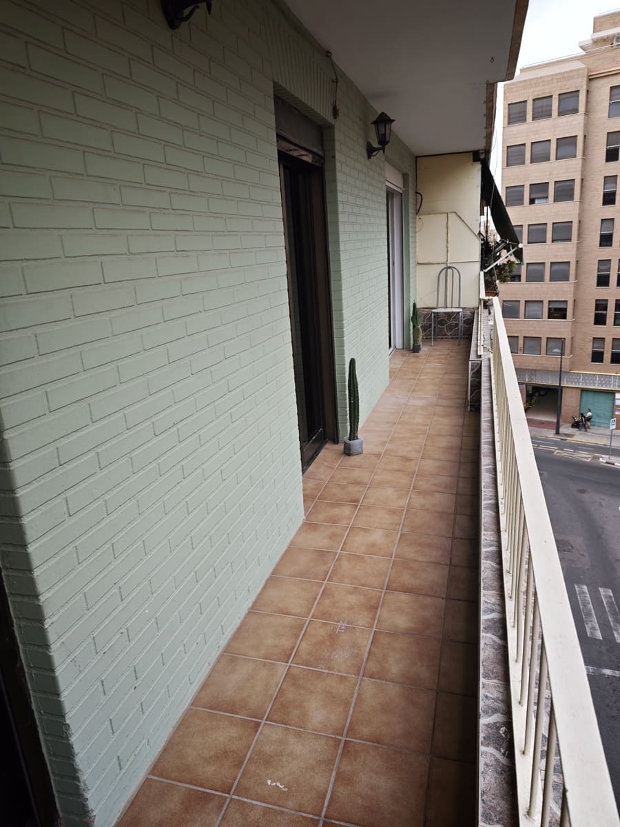 3 bedroom Apartment for rent in Valencia city - € 1,200 (Ref: 9948505)
