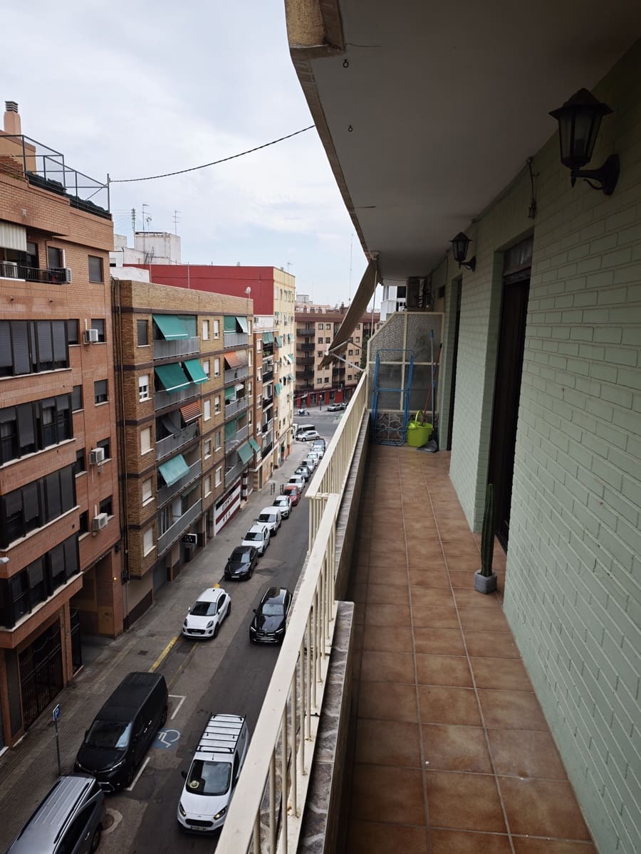 3 bedroom Apartment for rent in Valencia city - € 1,200 (Ref: 9948505)