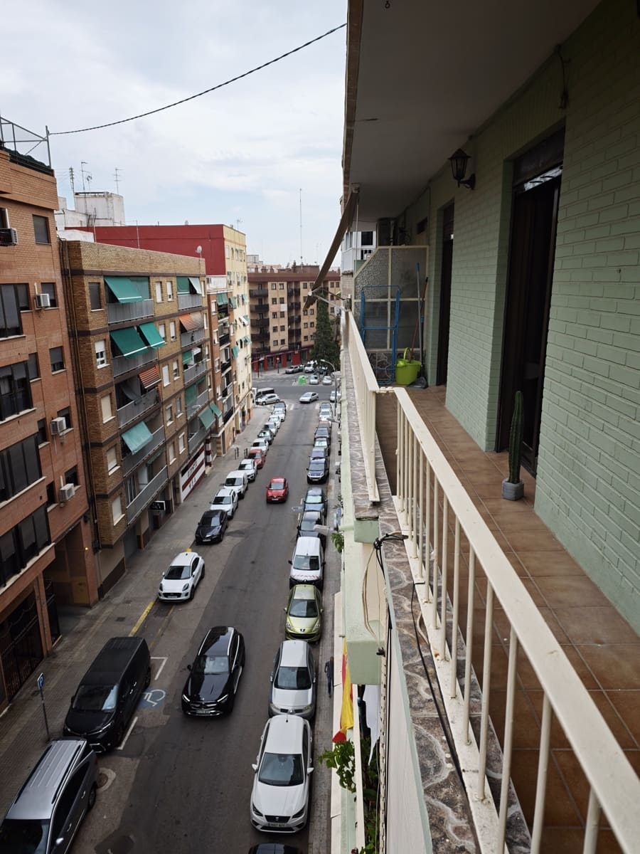 3 bedroom Apartment for rent in Valencia city - € 1,200 (Ref: 9948505)