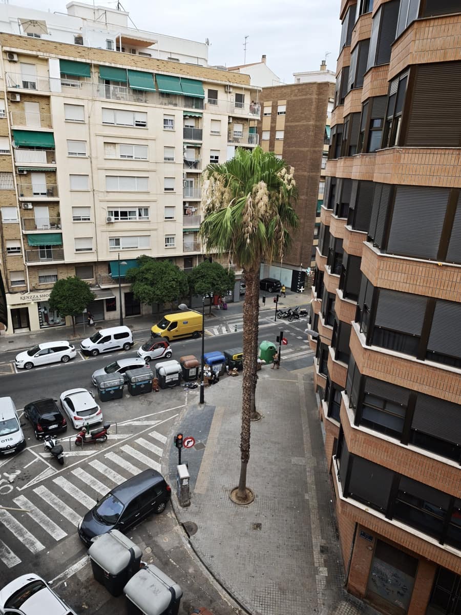 3 bedroom Apartment for rent in Valencia city - € 1,200 (Ref: 9948505)