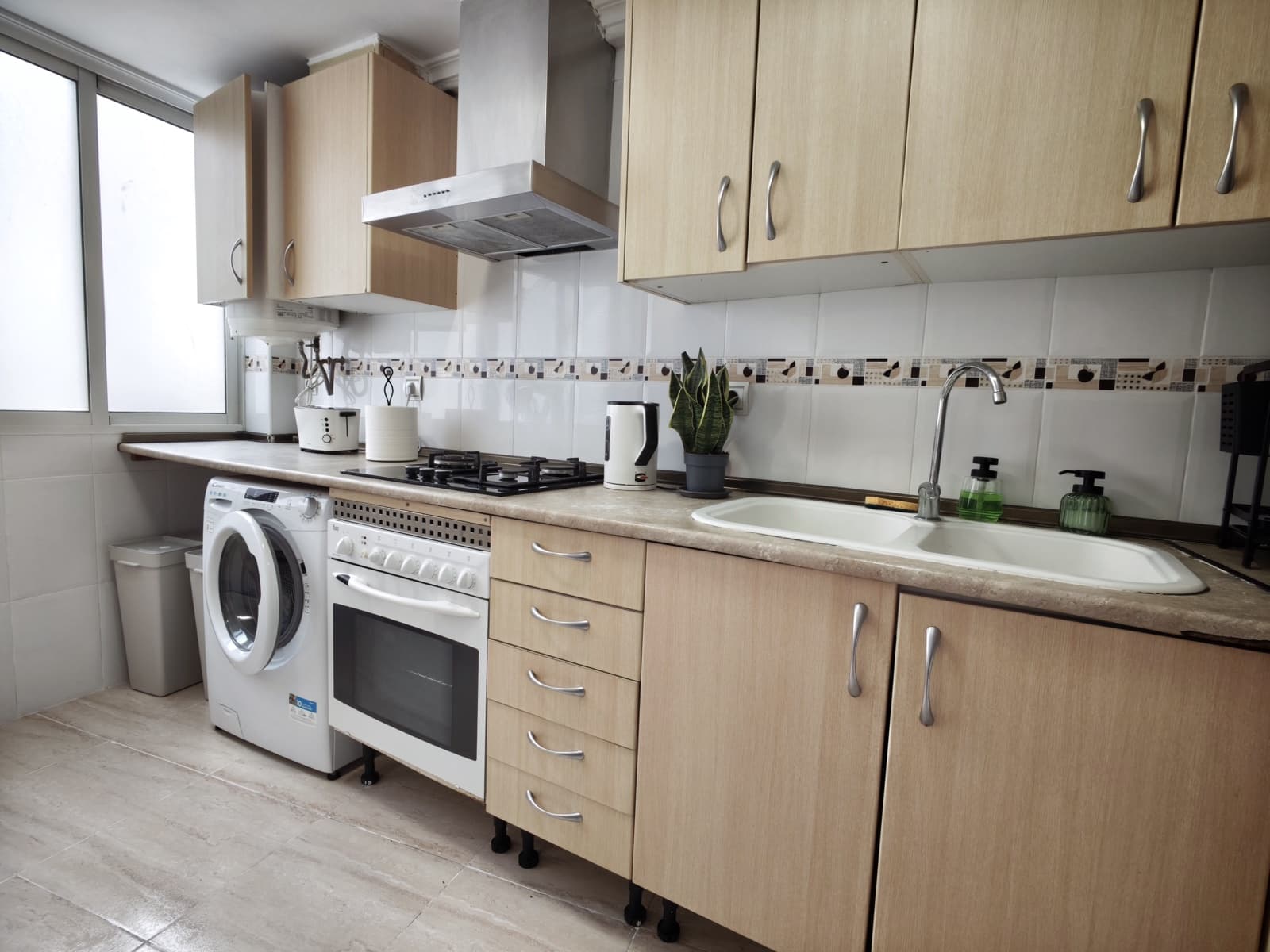 3 bedroom Apartment for rent in Valencia city - € 1,200 (Ref: 9948505)