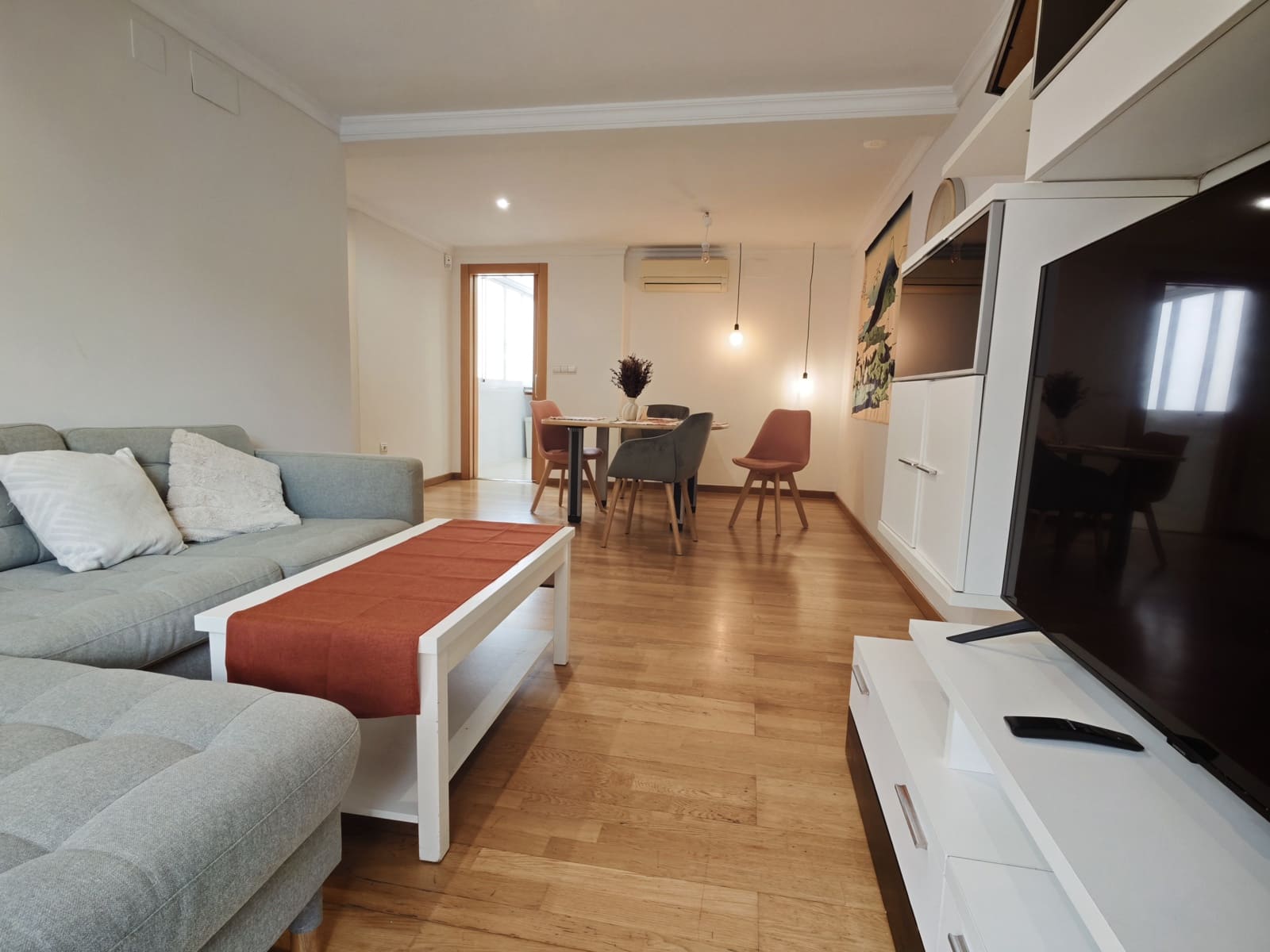 3 bedroom Apartment for rent in Valencia city - € 1,200 (Ref: 9948505)