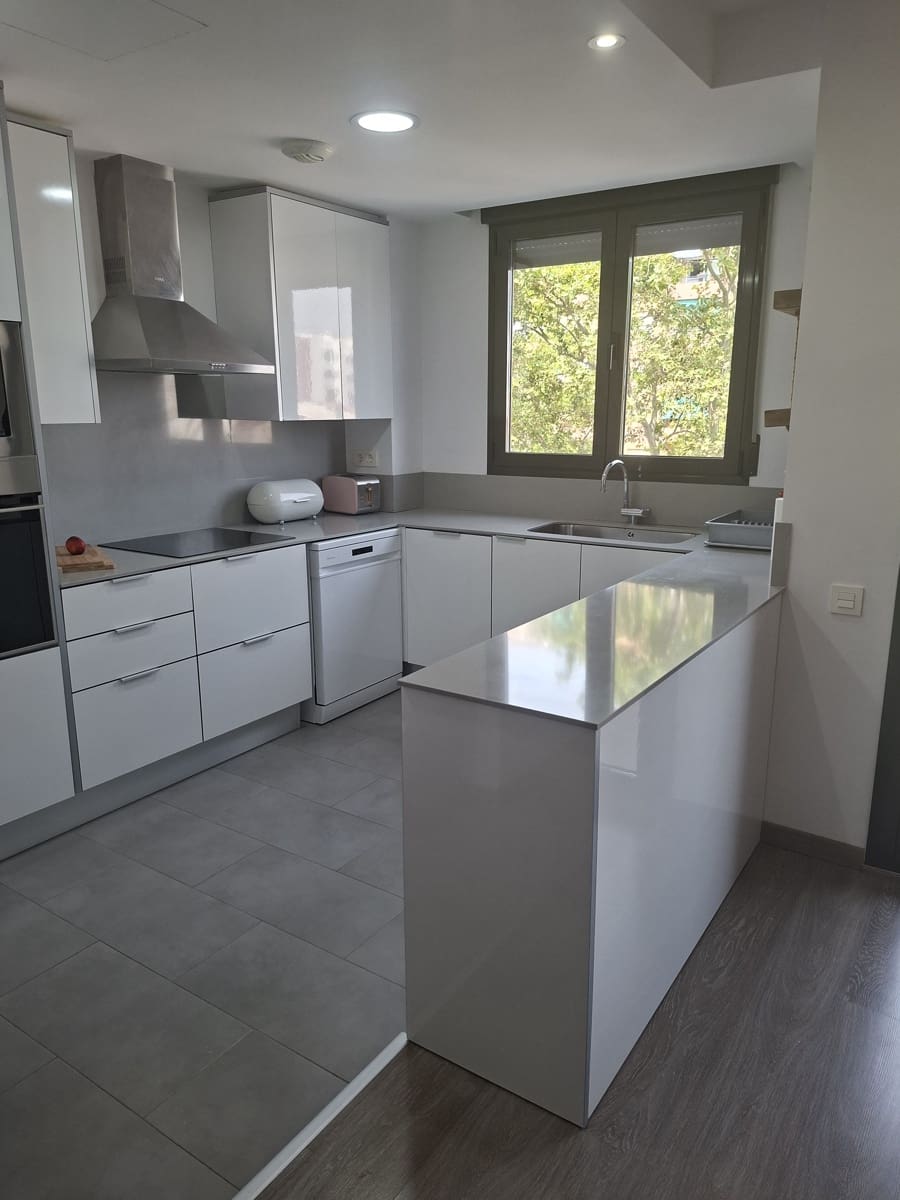 3 slaapkamer Appartement te huur in Valencia stad met garage - € 3.000 (Ref: 9970894)
