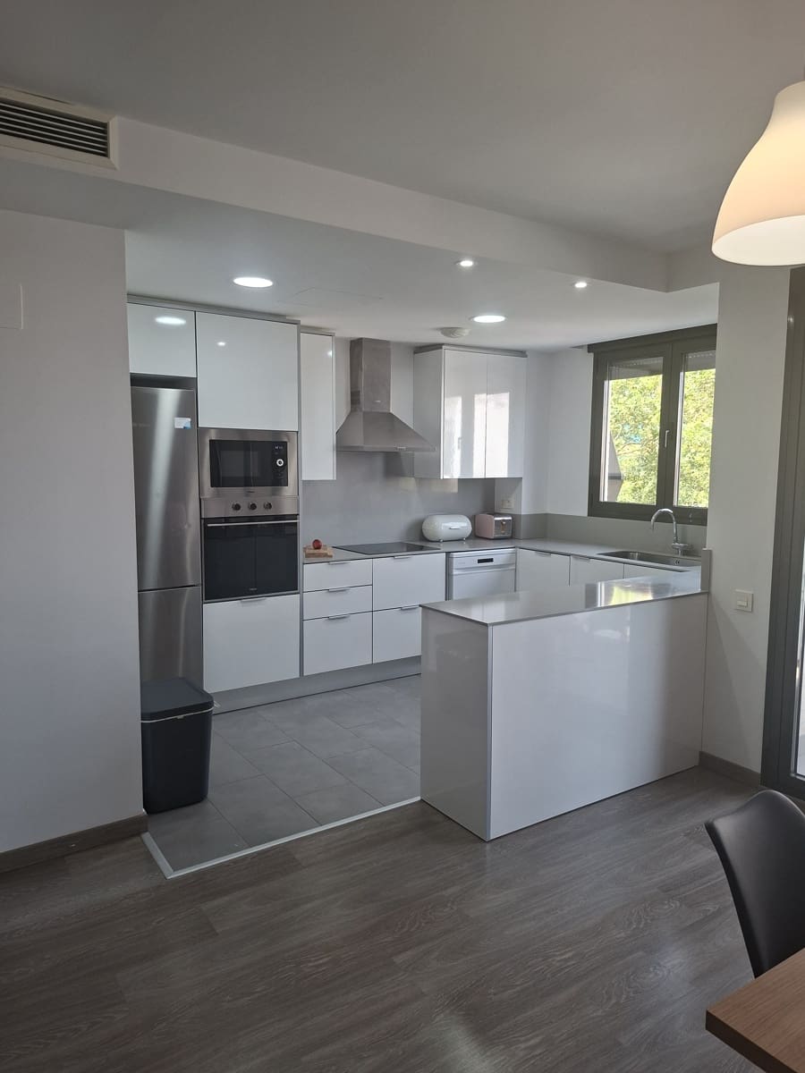3 slaapkamer Appartement te huur in Valencia stad met garage - € 3.000 (Ref: 9970894)