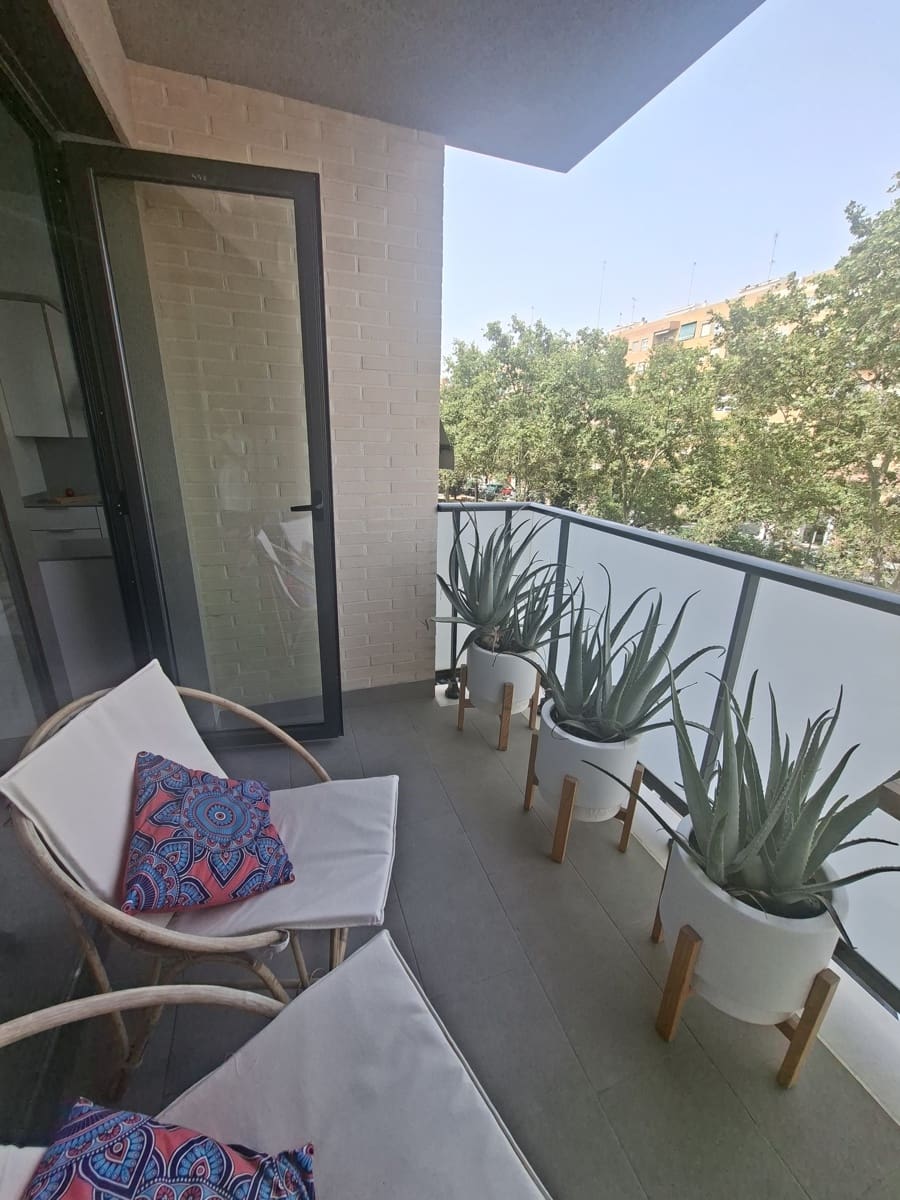 3 slaapkamer Appartement te huur in Valencia stad met garage - € 3.000 (Ref: 9970894)