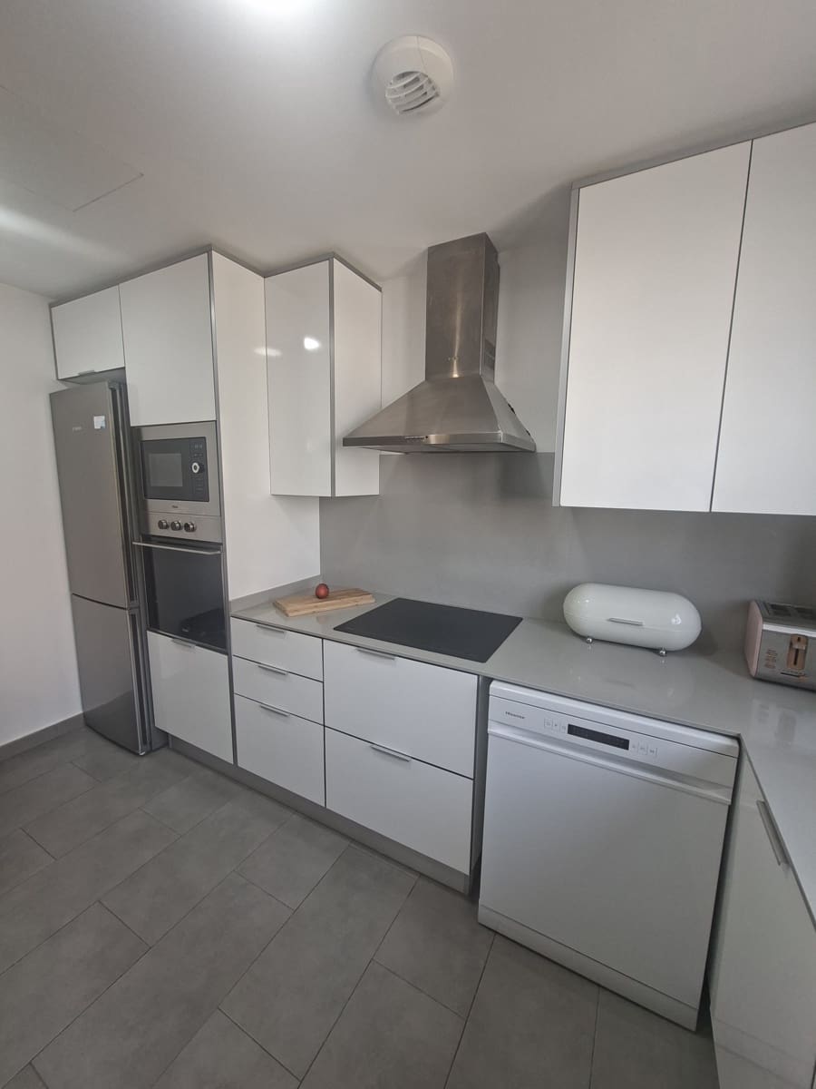 3 slaapkamer Appartement te huur in Valencia stad met garage - € 3.000 (Ref: 9970894)