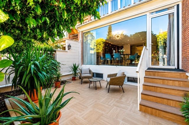 5 bedroom Villa for sale in Playa de San Juan, Alicante / Alacant city with pool garage - € 950,000 (Ref: 10019220)