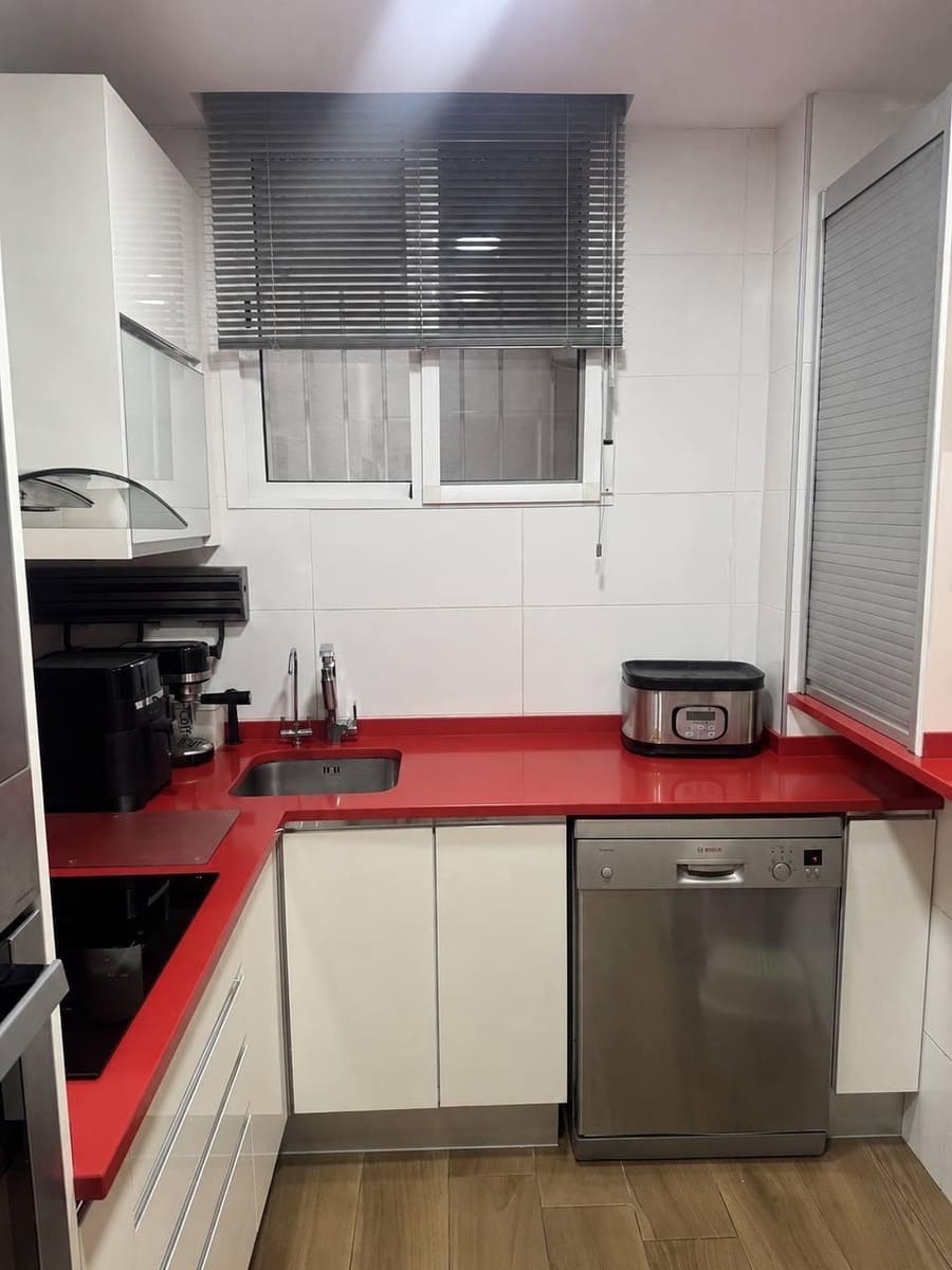 Apartamento de 3 habitaciones en València ciudad en alquiler con garaje - 1.550 € (Ref: 10047406)
