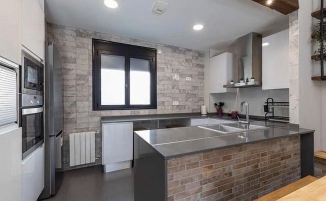 4 quarto Moradia Geminada para venda em Benicalap, Valência cidade com piscina - 865 000 € (Ref: 10049381)