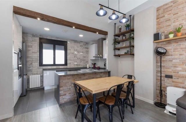 4 quarto Moradia Geminada para venda em Benicalap, Valência cidade com piscina - 865 000 € (Ref: 10049381)