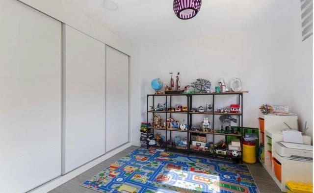 4 quarto Moradia Geminada para venda em Benicalap, Valência cidade com piscina - 865 000 € (Ref: 10049381)
