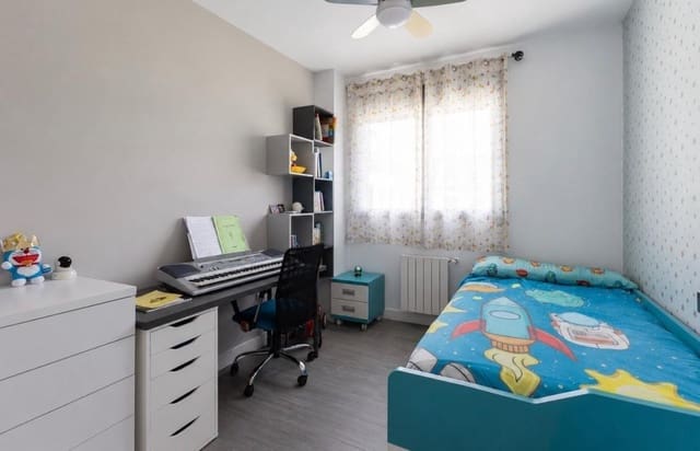 4 quarto Moradia Geminada para venda em Benicalap, Valência cidade com piscina - 865 000 € (Ref: 10049381)