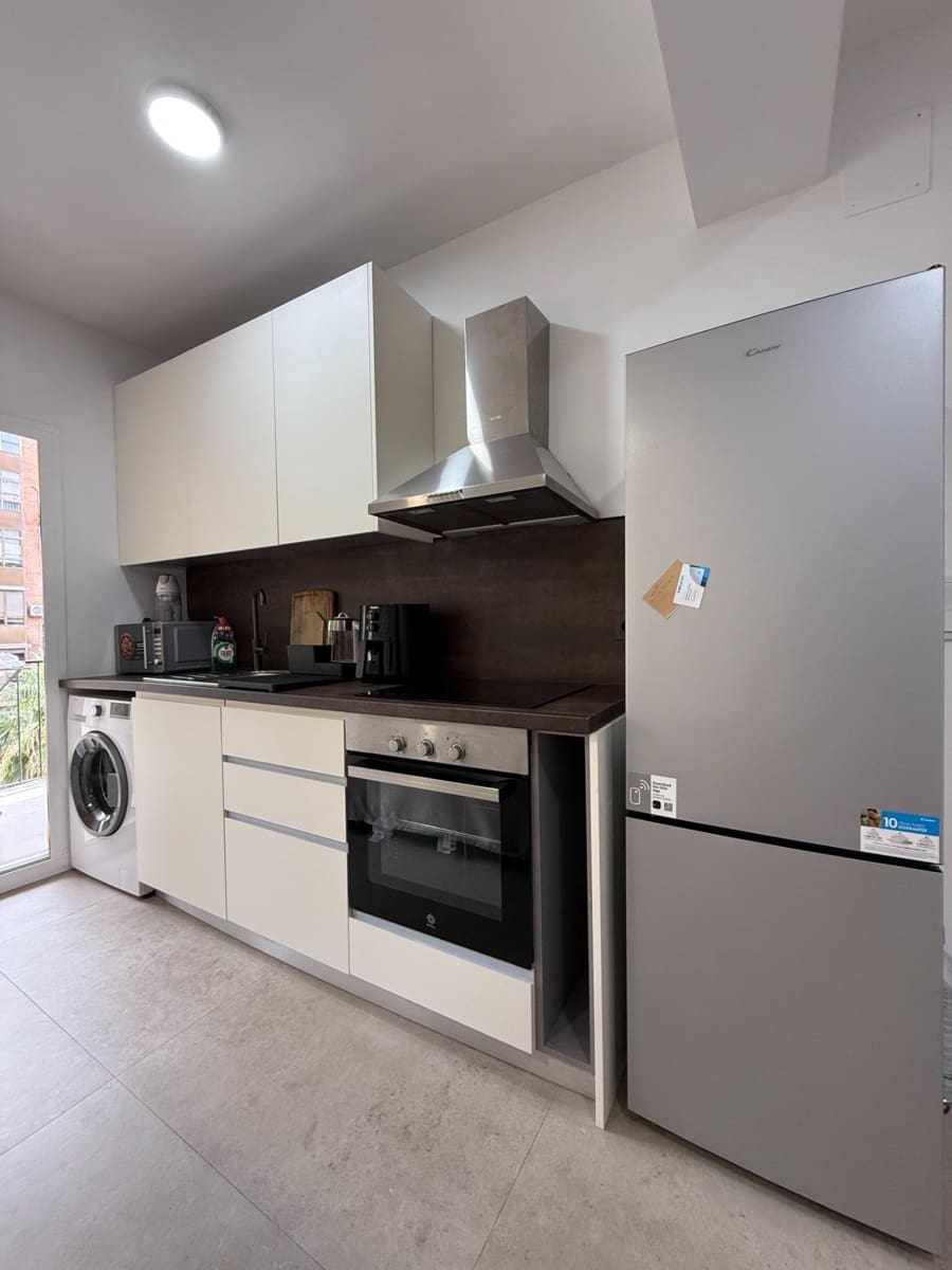 3 bedroom Flat for rent in Valencia city - € 1,900 (Ref: 10062381)