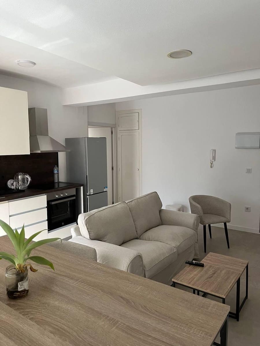 3 bedroom Flat for rent in Valencia city - € 1,900 (Ref: 10062381)