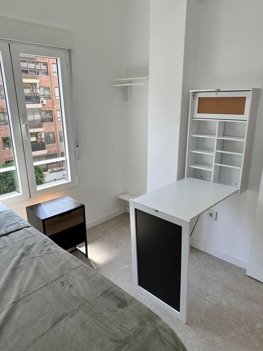 3 bedroom Flat for rent in Valencia city - € 1,900 (Ref: 10062381)