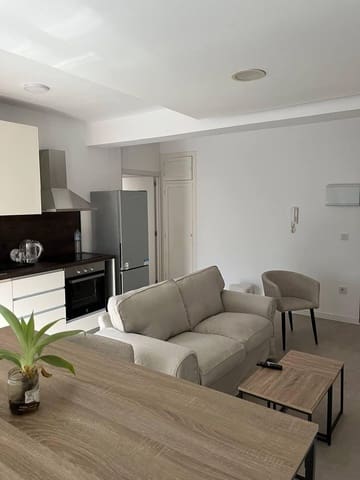 3 bedroom Flat for rent in Russafa, Valencia city - € 1,900 (Ref: 10062381)