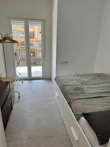 3 bedroom Flat for rent in Russafa, Valencia city - € 1,900 (Ref: 10062381)