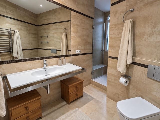 2 slaapkamer Flat te huur in Sant Francesc, Valencia stad - € 2.000 (Ref: 10064747)