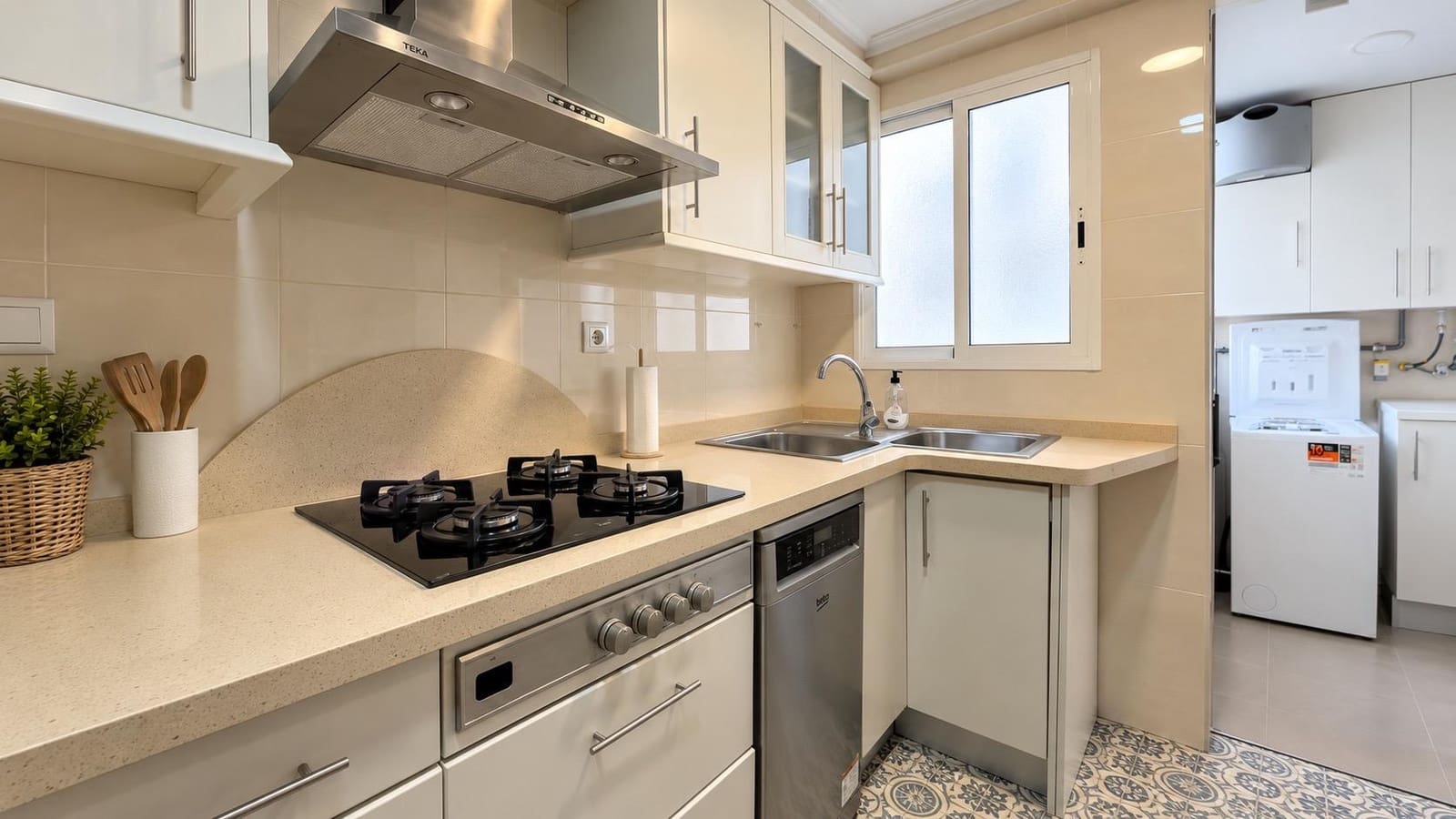 Piso de 3 habitaciones en València ciudad en alquiler - 1.500 € (Ref: 10086256)