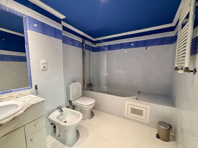 3 quarto Apartamento para arrendar em Sant Francesc, Valência cidade - 3 200 € (Ref: 10115942)
