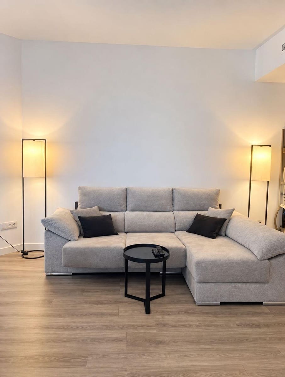 2 sovrum Lägenhet att hyra i Valencia stad med pool garage - 2 000 € (Ref: 10132069)