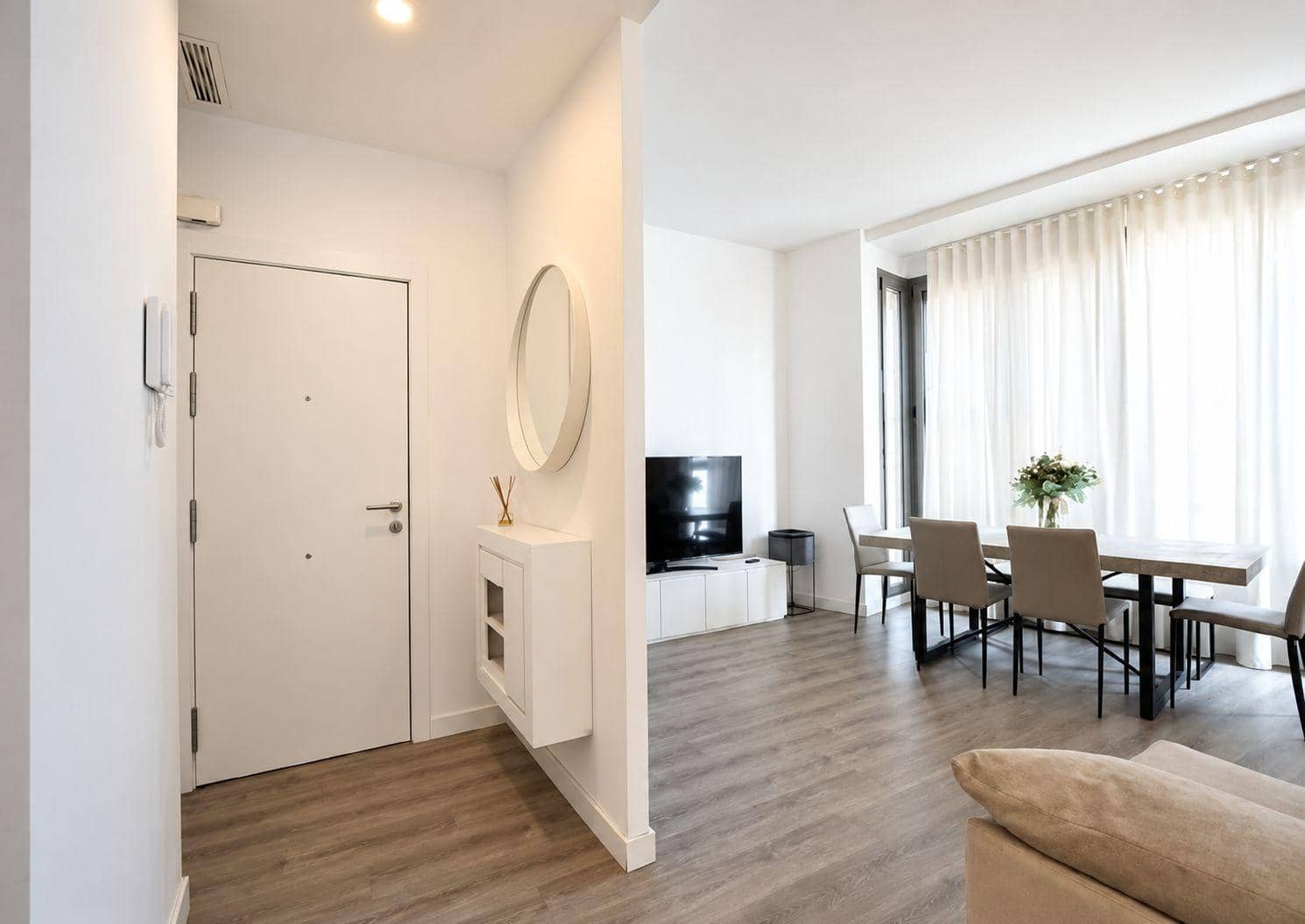 2 sovrum Lägenhet att hyra i Valencia stad med pool garage - 2 000 € (Ref: 10132069)