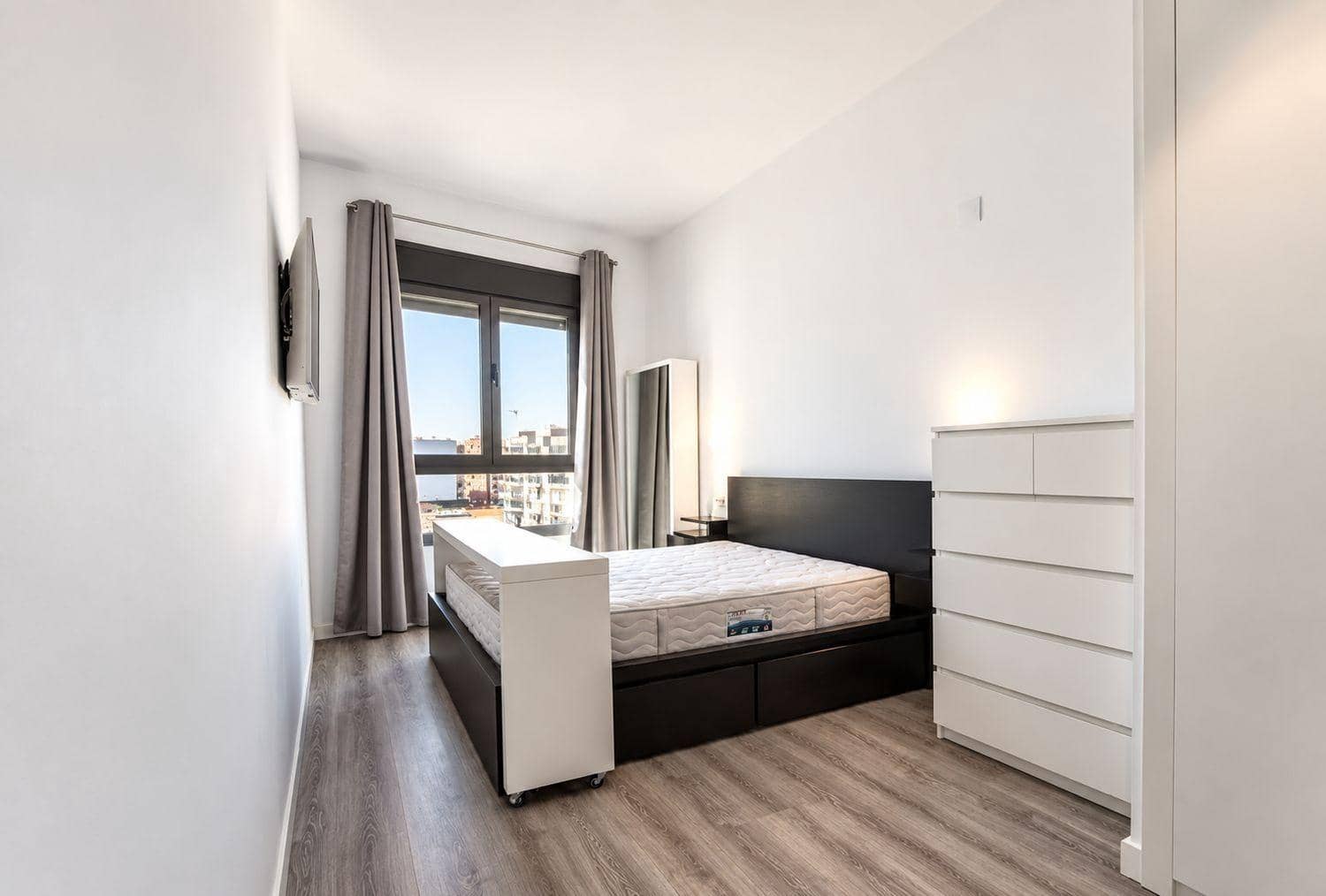 2 sovrum Lägenhet att hyra i Valencia stad med pool garage - 2 000 € (Ref: 10132069)