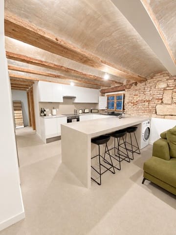 Piso de 3 habitaciones en Ciutat Vella, València ciudad en alquiler - 2.500 € (Ref: 10132070)