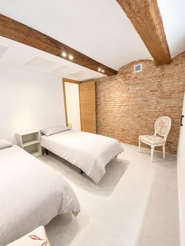 Piso de 3 habitaciones en Ciutat Vella, València ciudad en alquiler - 2.500 € (Ref: 10132070)