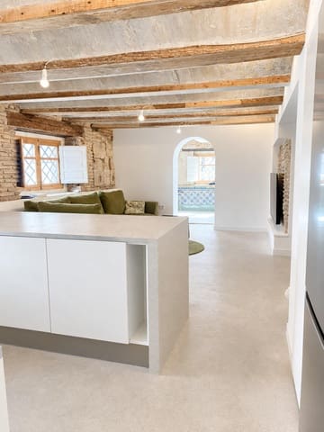 Piso de 3 habitaciones en Ciutat Vella, València ciudad en alquiler - 2.500 € (Ref: 10132070)