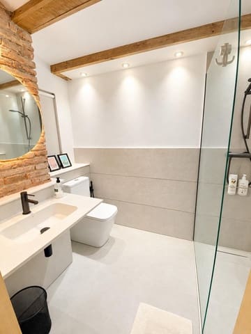 Piso de 3 habitaciones en Ciutat Vella, València ciudad en alquiler - 2.500 € (Ref: 10132070)