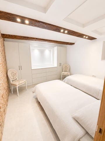 Piso de 3 habitaciones en Ciutat Vella, València ciudad en alquiler - 2.500 € (Ref: 10132070)