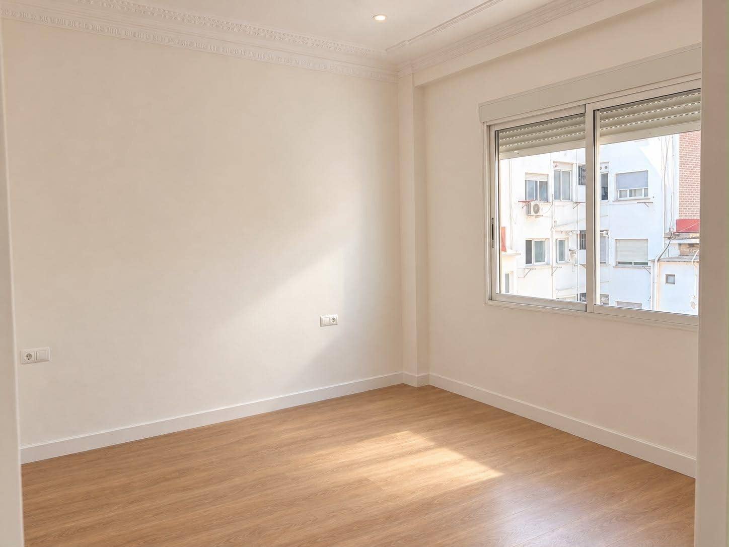 4 quarto Apartamento para arrendar em Valencia cidade - 1 900 € (Ref: 10133414)