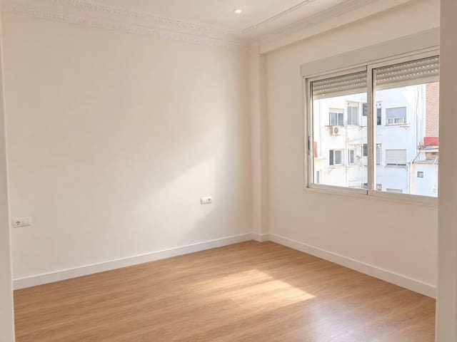 4 quarto Apartamento para arrendar em La Roqueta, Valência cidade - 1 900 € (Ref: 10133414)