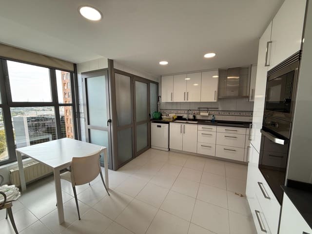 3 soveværelse Lejlighed til leje i Ciutat de les Arts i de les Ciencies, Valencia by med swimmingpool garage - € 2.400 (Ref: 10162294)