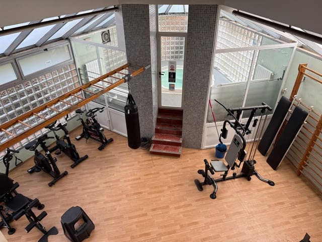 3 soveværelse Lejlighed til leje i Ciutat de les Arts i de les Ciencies, Valencia by med swimmingpool garage - € 2.400 (Ref: 10162294)