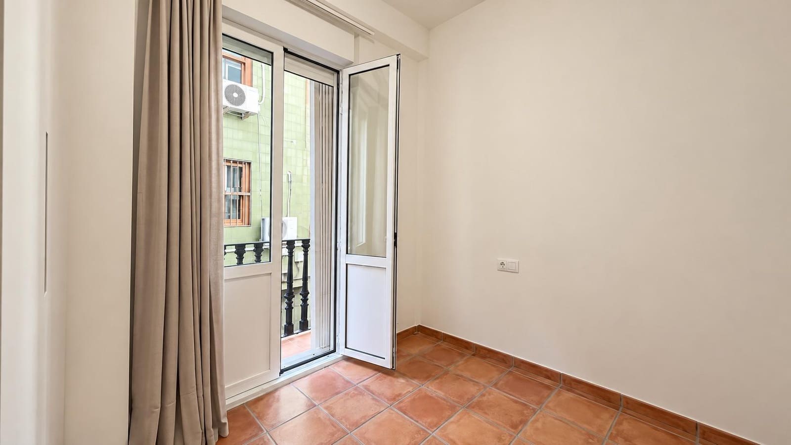 2 bedroom Flat for rent in Valencia city - € 1,900 (Ref: 10166748)