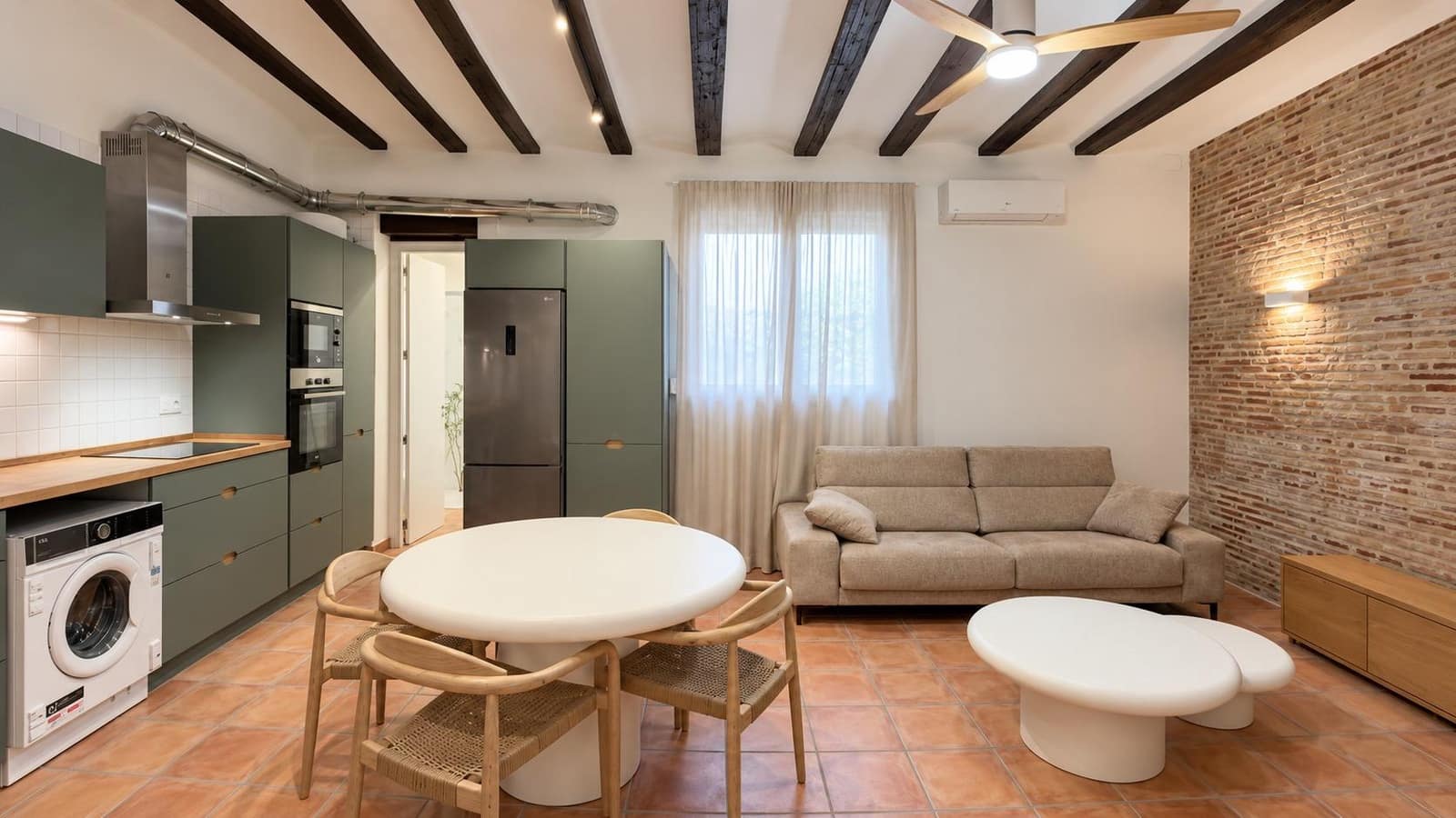 2 bedroom Flat for rent in Valencia city - € 1,900 (Ref: 10166748)