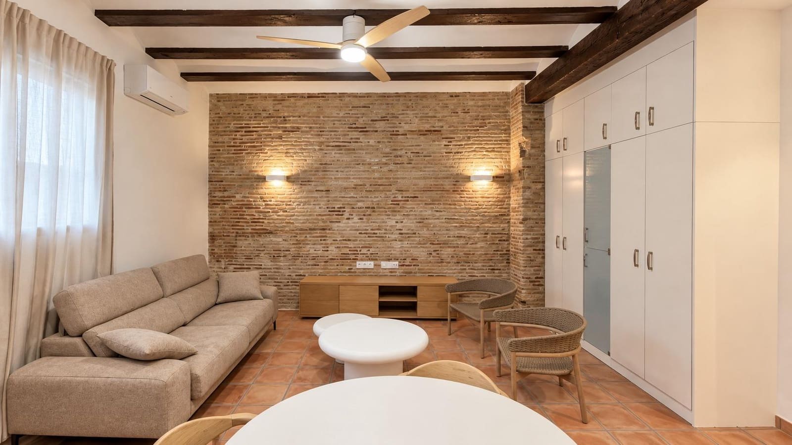 2 bedroom Flat for rent in Valencia city - € 1,900 (Ref: 10166748)