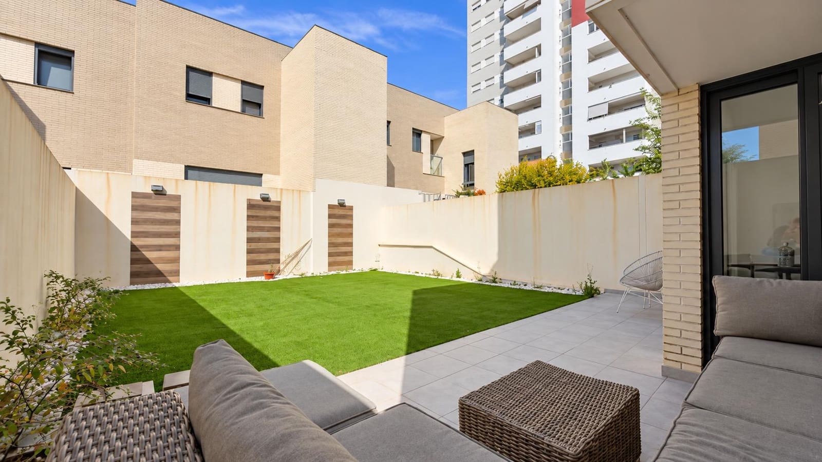 3 soveværelse Semi-Rækkehus til salg i Paterna med swimmingpool garage - € 500.000 (Ref: 10166749)