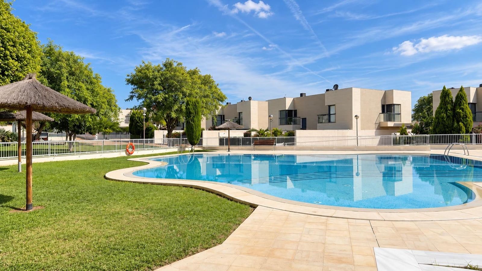 3 soveværelse Semi-Rækkehus til salg i Paterna med swimmingpool garage - € 500.000 (Ref: 10166749)