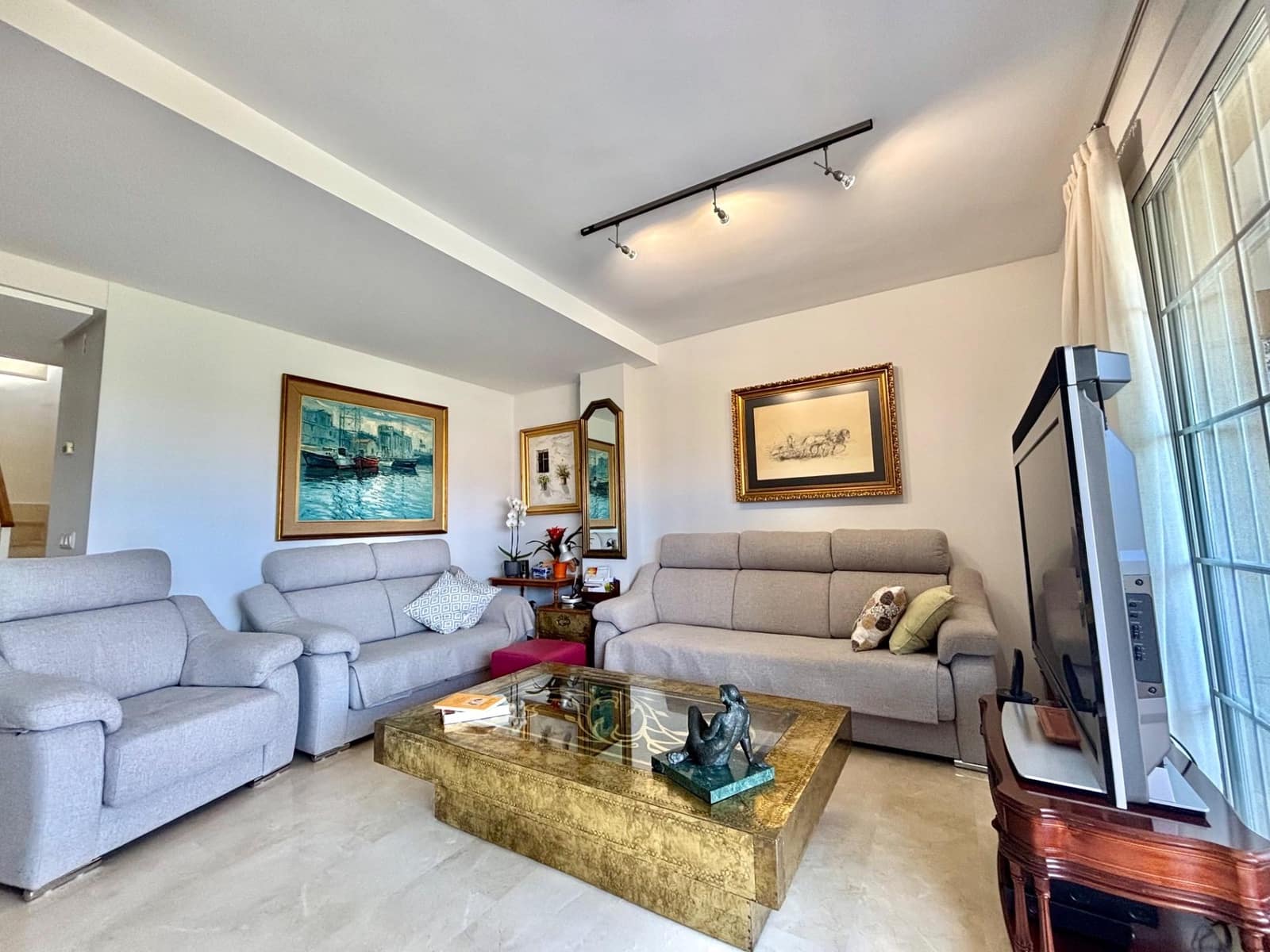 4 bedroom Apartment for rent in Betera with pool garage - € 2,500 (Ref: 9099132)