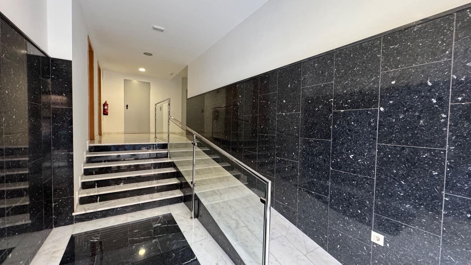 2 sovrum Lägenhet till salu i Gilet - 190 000 € (Ref: 9102924)