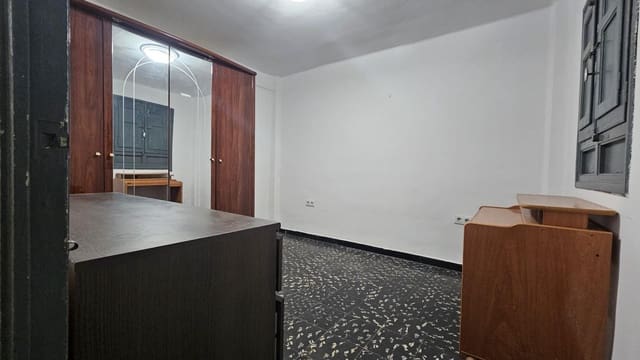 2 soveværelse Lejlighed til salg i Torrefiel, Valencia by - € 142.000 (Ref: 9116124)