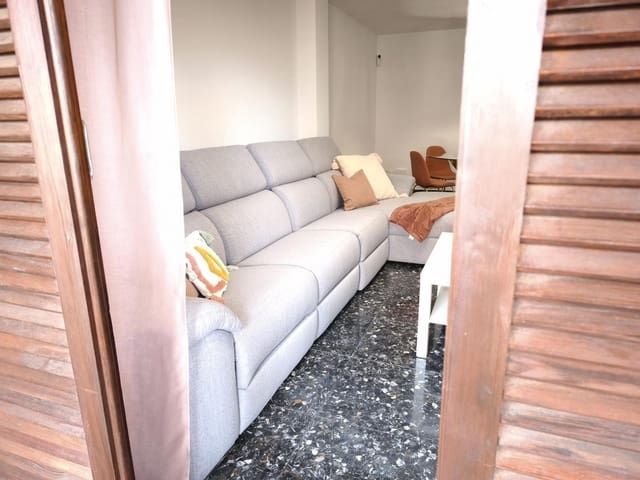 4 soveværelse Lejlighed til leje i Arrancapins, Valencia by - Kč 51.559 (Ref: 9125112)