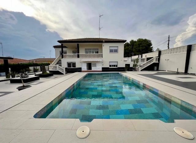 6 soverom Villa til salgs i Montserrat med svømmebasseng garasje - € 460 000 (Ref: 9153999)