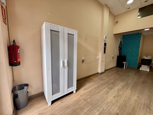 Commercieel te huur in La Raiosa, Valencia stad - € 895 (Ref: 9181063)