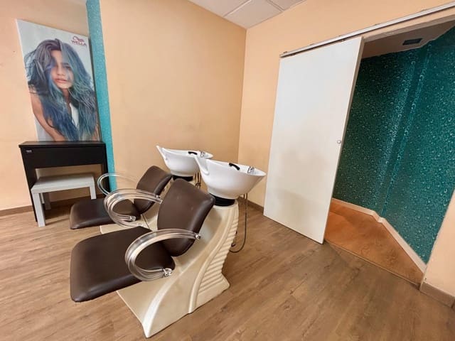 Commercieel te huur in La Raiosa, Valencia stad - € 895 (Ref: 9181063)